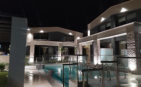 Amalia Deluxe Villas